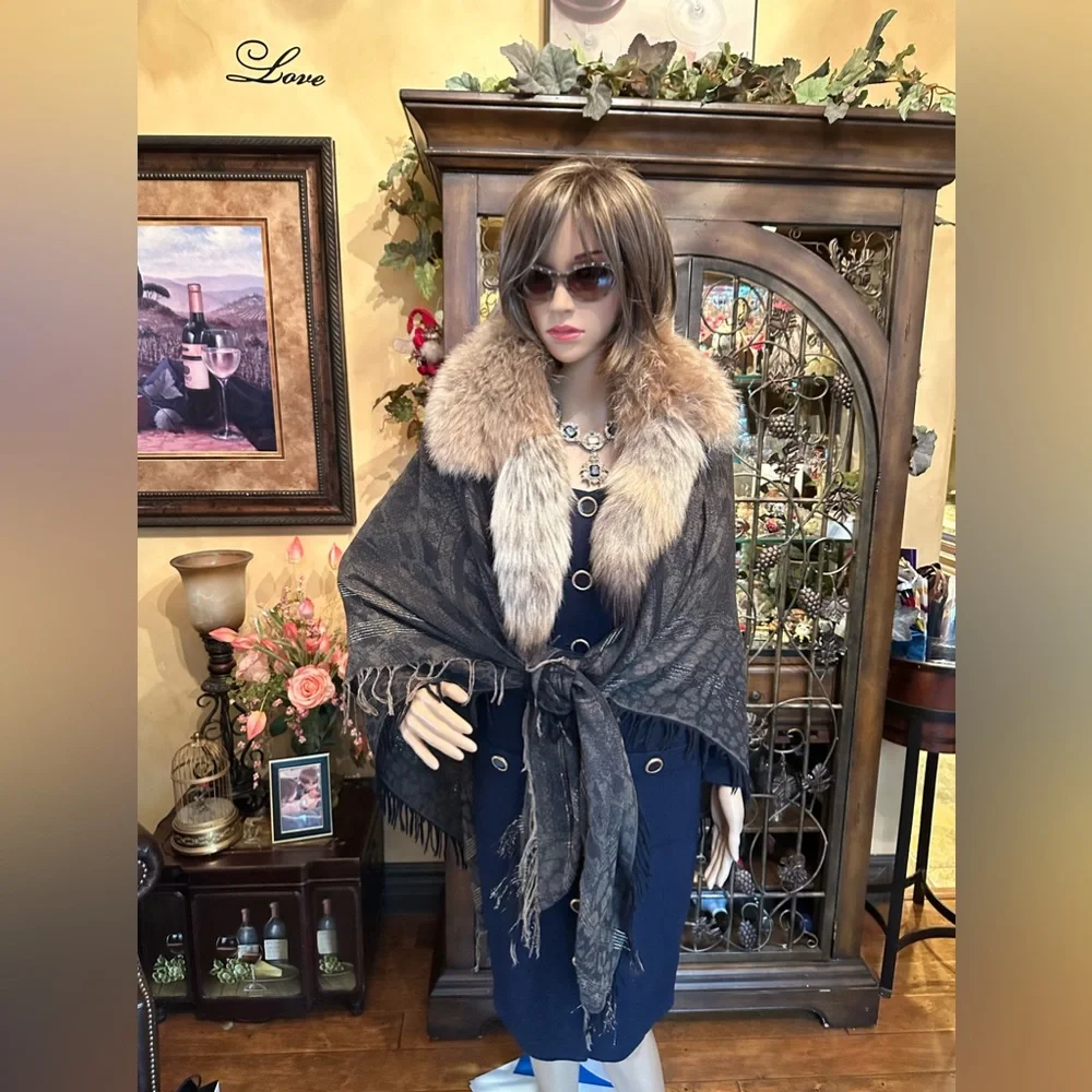 Roberto Cavalli Wool and Coyote Shawl - Picture 5 of 15